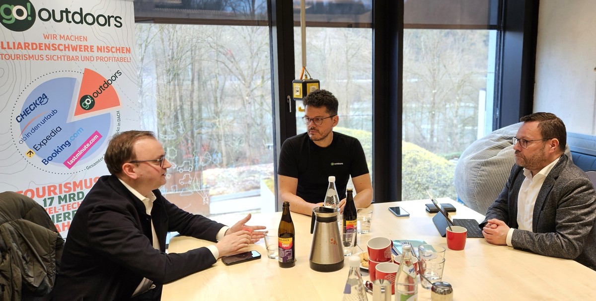 Foto (Stefanie Starke): (v. l.) MdL Stefan Meyer, Grnder Stefan Hechberger und Bezirksrat Stephan Gawlik.   