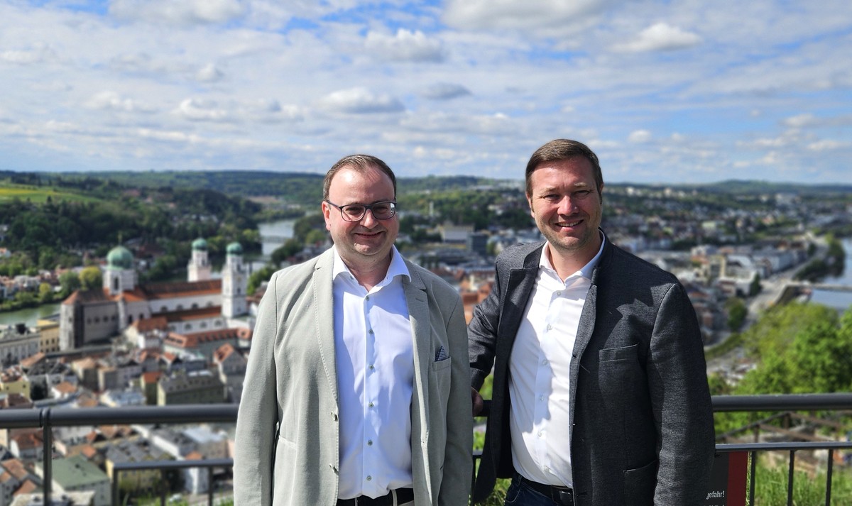 Foto (Abgeordnetenbro): (v. l.) MdL Stefan Meyer und MdL Josef Heisl.
