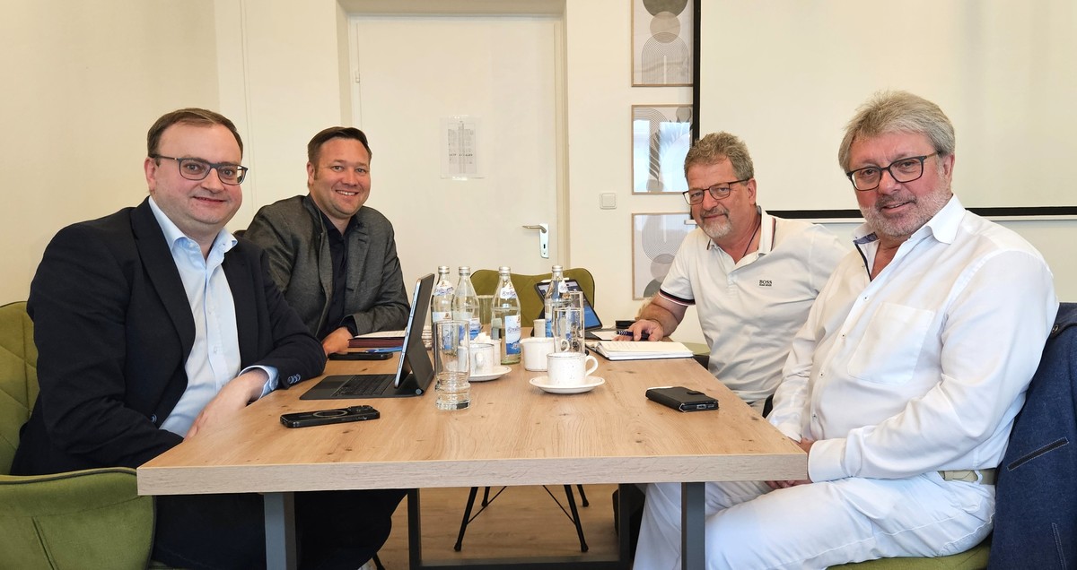 Foto (Stefanie Starke): (v. l.) MdL Stefan Meyer und MdL Josef Heisl, Dr. Michael Rosenberger und Wolfgang Gradel.