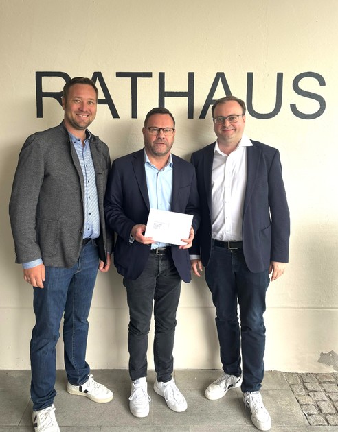 Foto (Abgeordnetenbro Passau): (v. l.) MdL Josef Heisl, Brgermeister Stephan Gawlik und MdL Stefan Meyer.