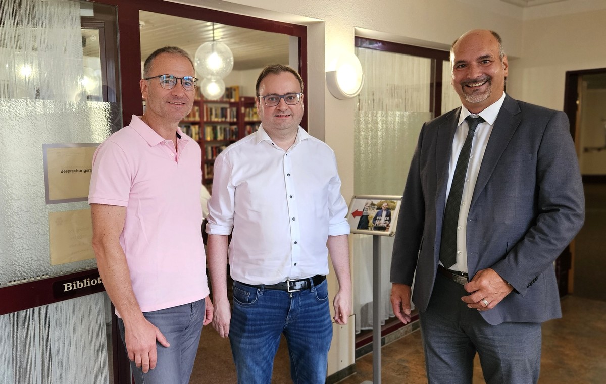 Foto (Stefanie Starke): (v. l.) Einrichtungsleiter Michael Hisch, MdL Stefan Meyer und Bad Griesbachs dritter Brgermeister Bernhard Gruber.