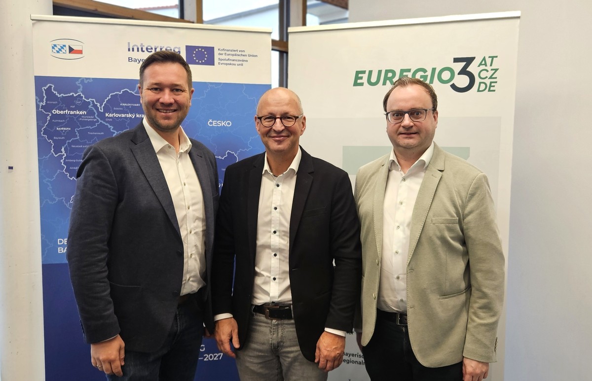 Foto (Stefanie Starke): (v. l.) MdL Josef Heisl, EUREGIO-Geschftsfhrer Kaspar Sammer und MdL Stefan Meyer.