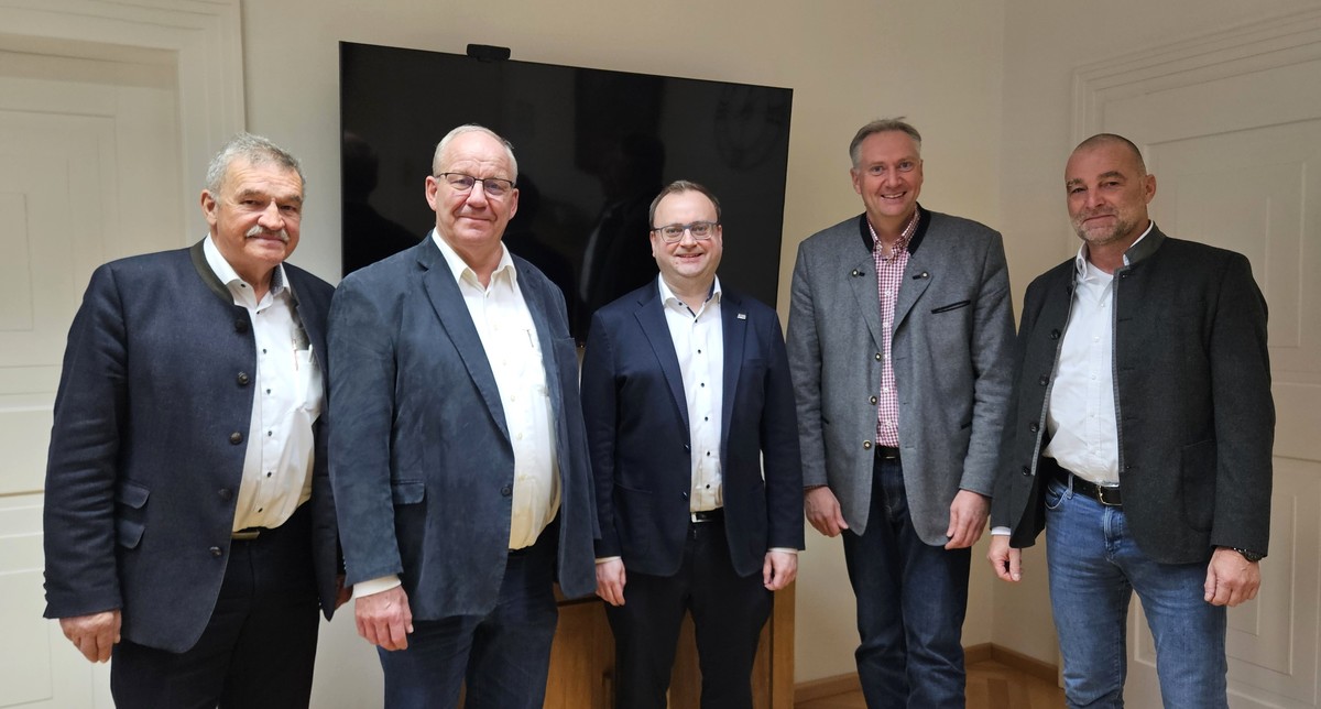 Foto (Stefanie Starke): Brgermeister Jrgen Fundke, MdL Christian Lindinger, MdL Stefan Meyer, Siegfried Filipp und Markus Kleinmann.