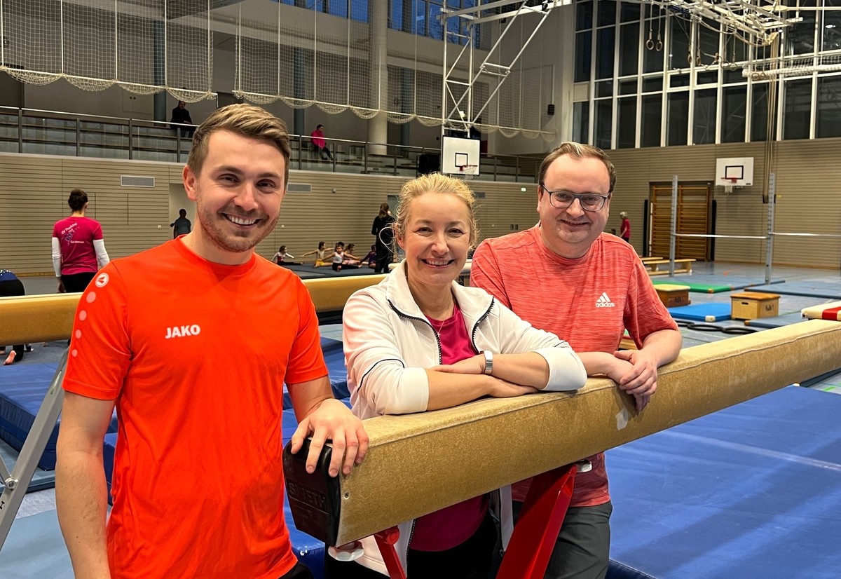 Foto (Abgeordnetenb�ro Passau): (v. l.) Pockings CSU-Vorsitzender Ernst Geislberger-Schie�leder, Trainerin Daniela Albrecht und MdL Stefan Meyer.