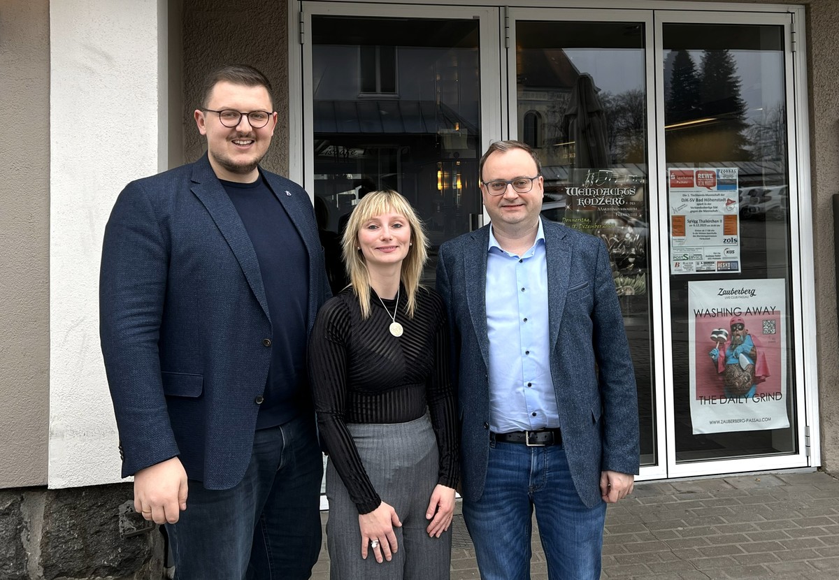 Foto (Abgeordnetenb�ro Passau): (v. r.) MdL Stefan Meyer, CSU-Ortsvorsitzende Dr. Laura Wastlhuber und CSU-B�rgermeisterkandidat Simon G�schl.