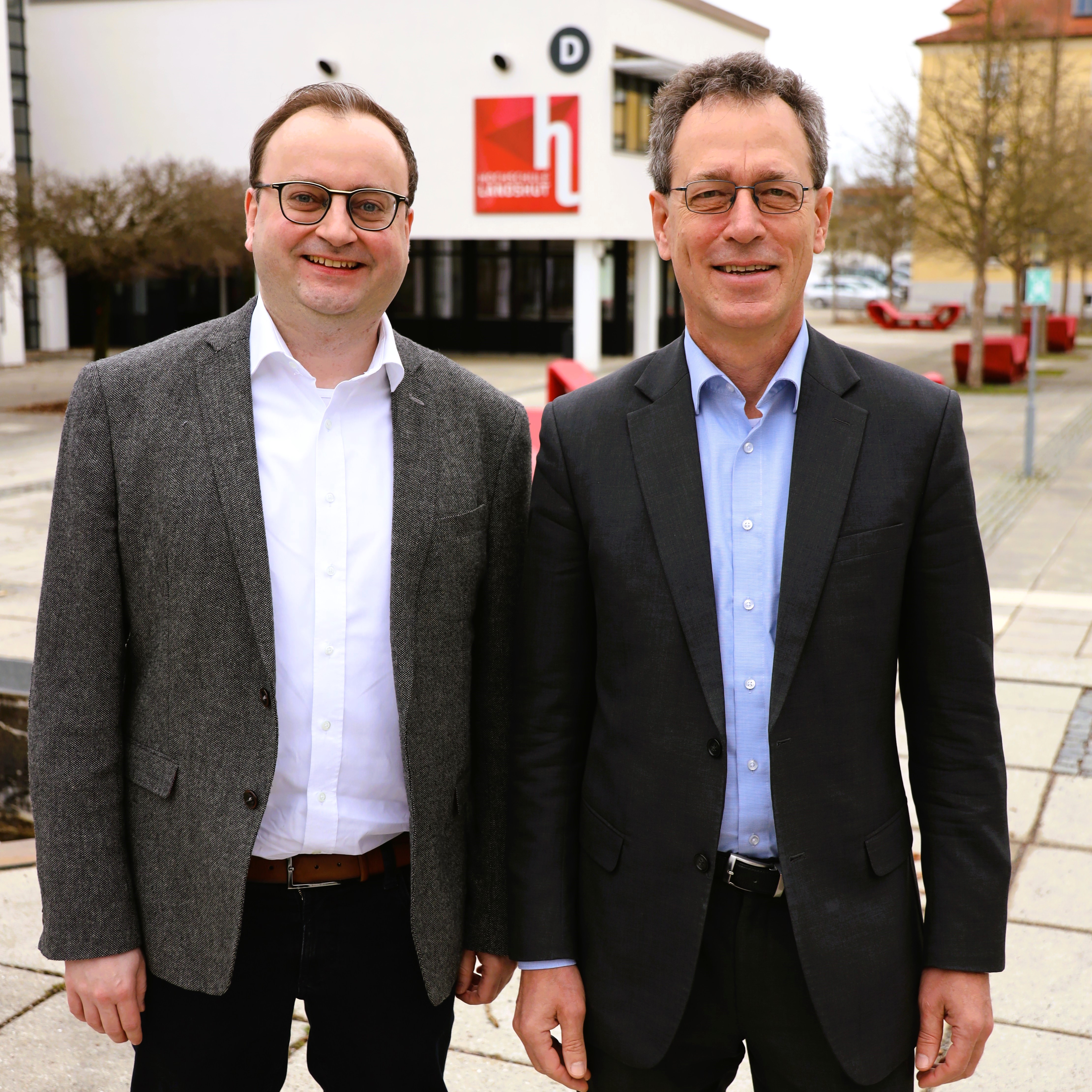 Foto (HS Landshut): (v.l.) MdL Stefan Meyer, Hochschulprsident Prof. Dr. Fritz Prnbacher. 