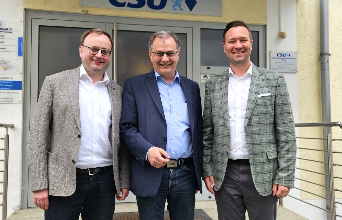 Foto (Stefanie Starke): (v. l.) MdL Stefan Meyer, Brgermeistersprecher Stephan Dorn und MdL Josef Heisl.