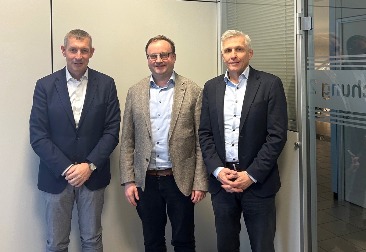 Foto (Frank G�bner): (v. l.) Dr. Udo Dinglreiter, MdL Stefan Meyer und Ulf Scheuchl.